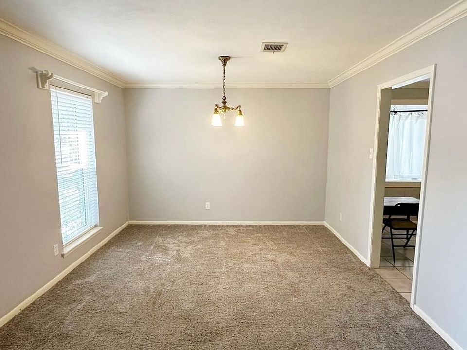 2nd image of 22176 Heatherwood Dr