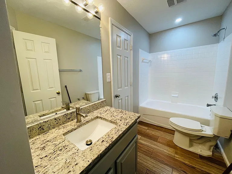 302 Regina Ln — Photo 5