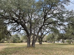 104 Scenic Loop Dr, Goliad, TX 77963