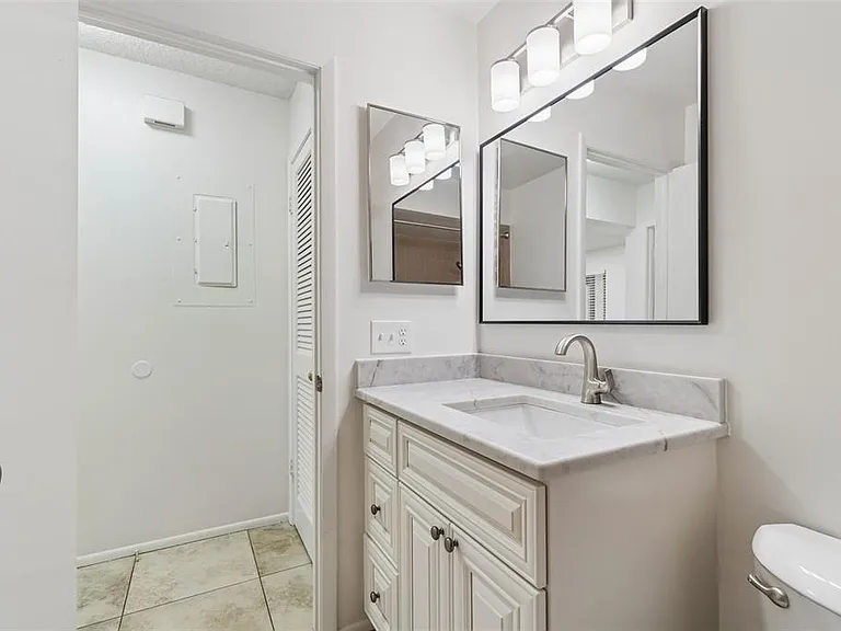 2945 Grovewood Blvd #A — Photo 52