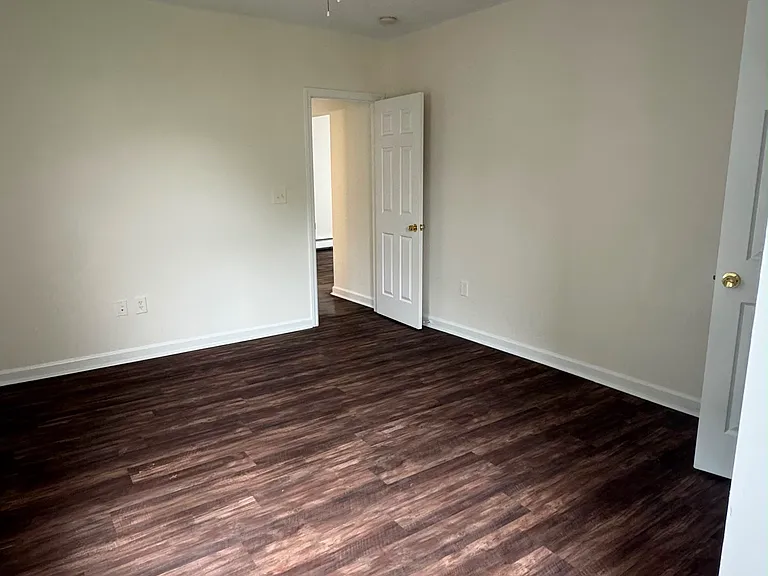 180 Howe Ave — Photo 15