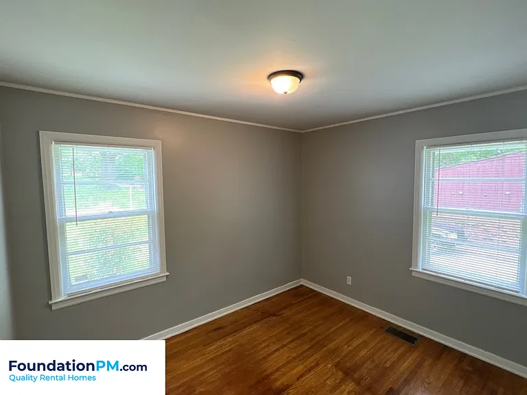 2324 Slocum Ave — Photo 14