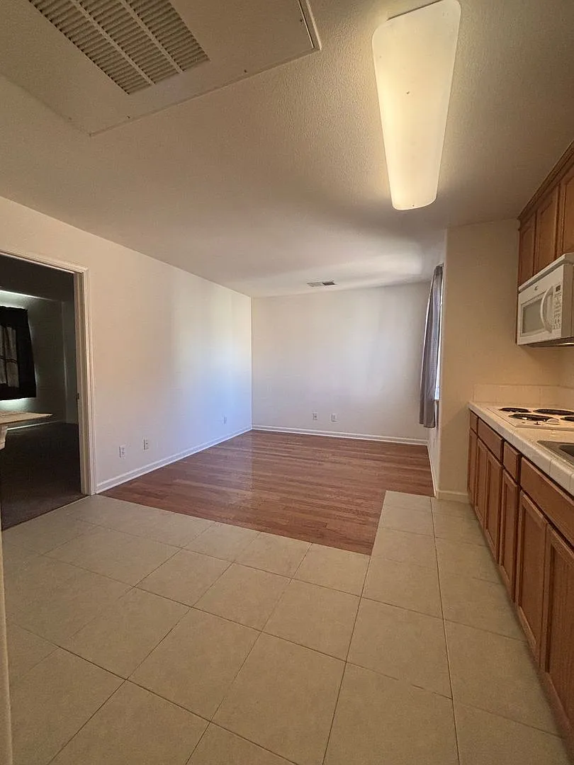 1 Bedroom 1 Bathroom ADU with A/C located in Santa Rosa's Coffey Park Neighborhood — Photo 4
