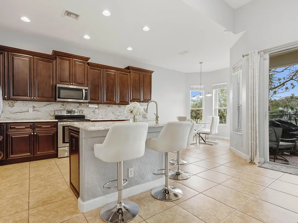 12290 NW 77th Mnr