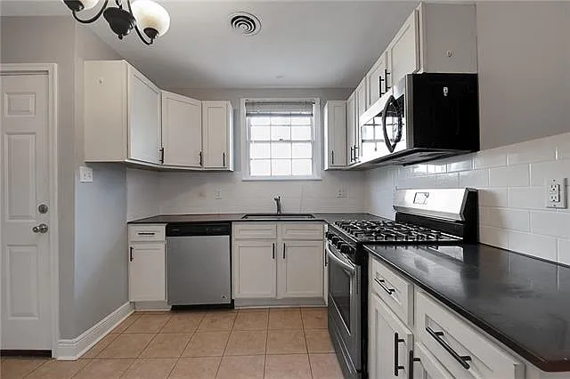 715 Webster St #2 — Photo 6