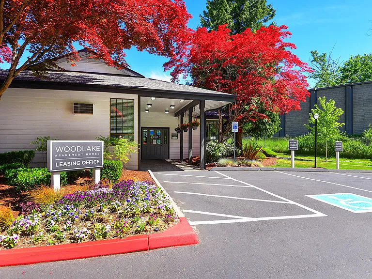 Woodlake Apartments — Photo 10