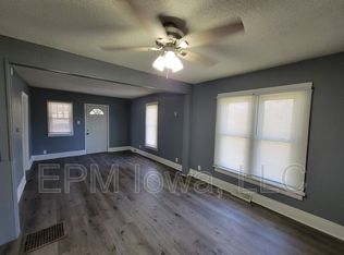 24 Van Buren St, Waterloo, IA 50703