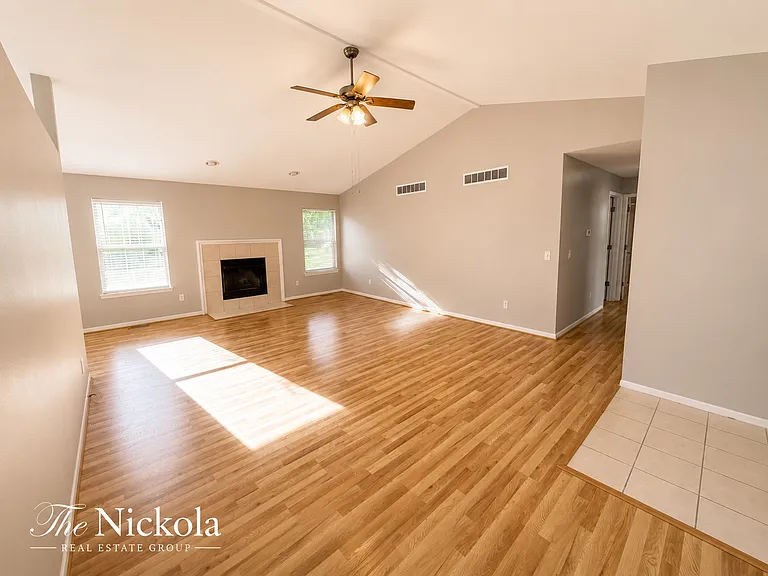 3132 Louis Dr — Photo 6
