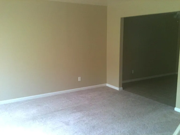 820 Clyde Ave — Photo 7