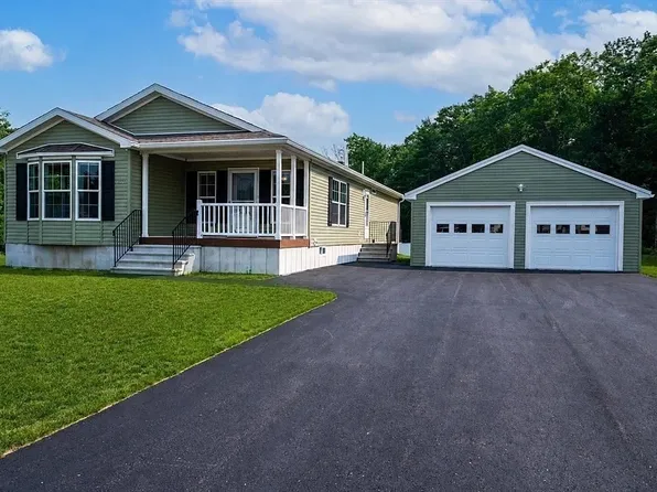 102 Topaz Ter, Gardner, MA 01440