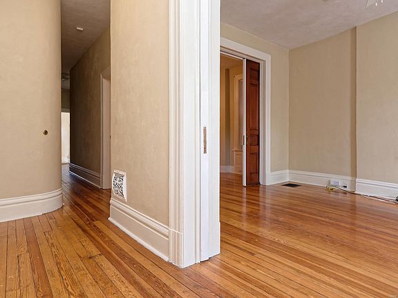 3rd image of 2703 Virginia Ave