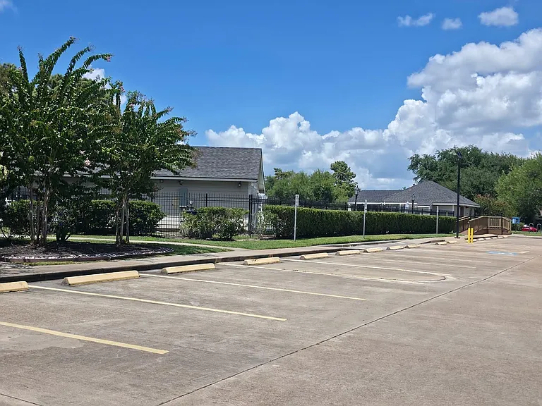 13915 Old Village Ln — Photo 21