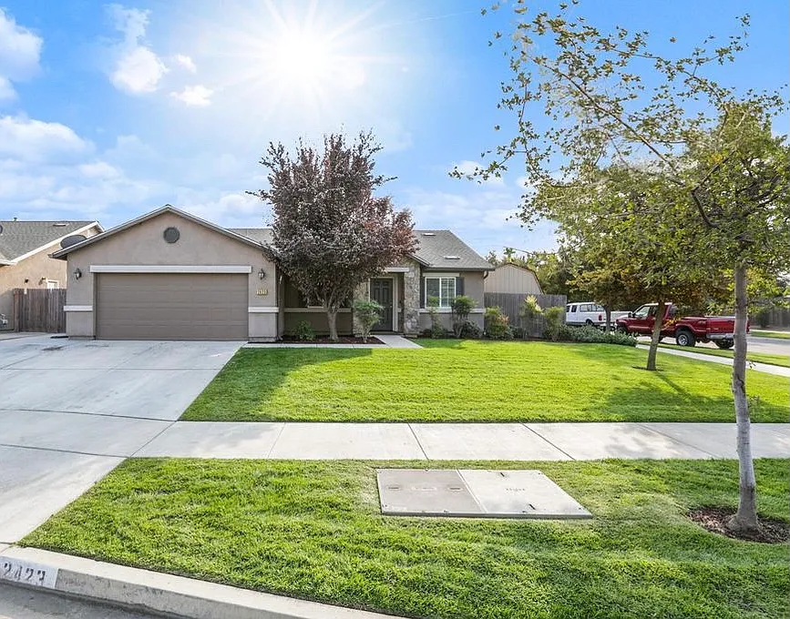 2423 W Corvina Ave — Photo 1