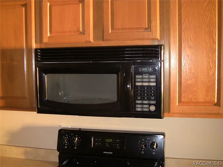 2507 W Oakland Ln — Photo 8