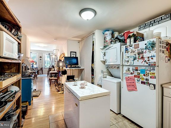 2nd image of 2441 Fairmount Ave #1