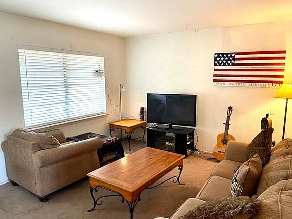 4th image of 2401 Vickie St