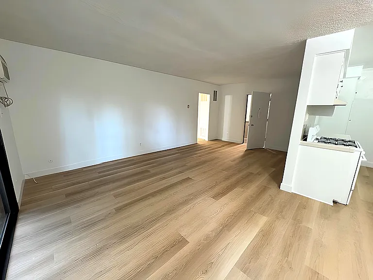 5032 Maplewood Ave #103 — Photo 7