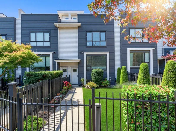 2277 Oak Meadows Dr #218, Surrey, BC V3Z 0W6