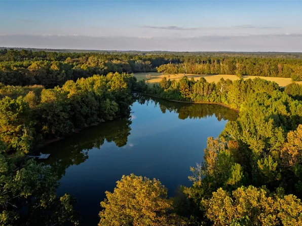 973 County Road 2572, Center, TX 75935