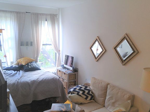 4th image of 240 W 16th St APT B4