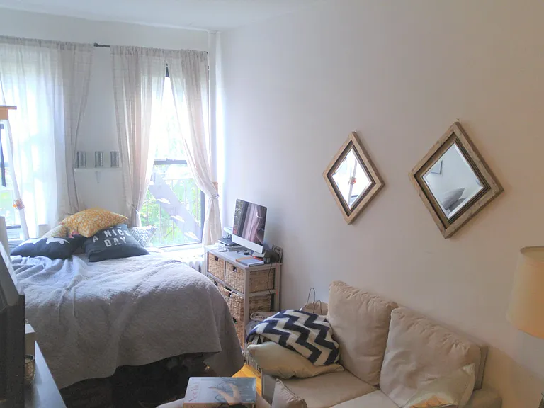 240 W 16th St #B4 — Photo 3
