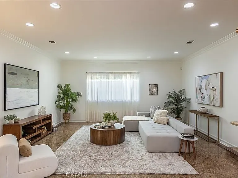 4926 Crown Ave — Photo 8