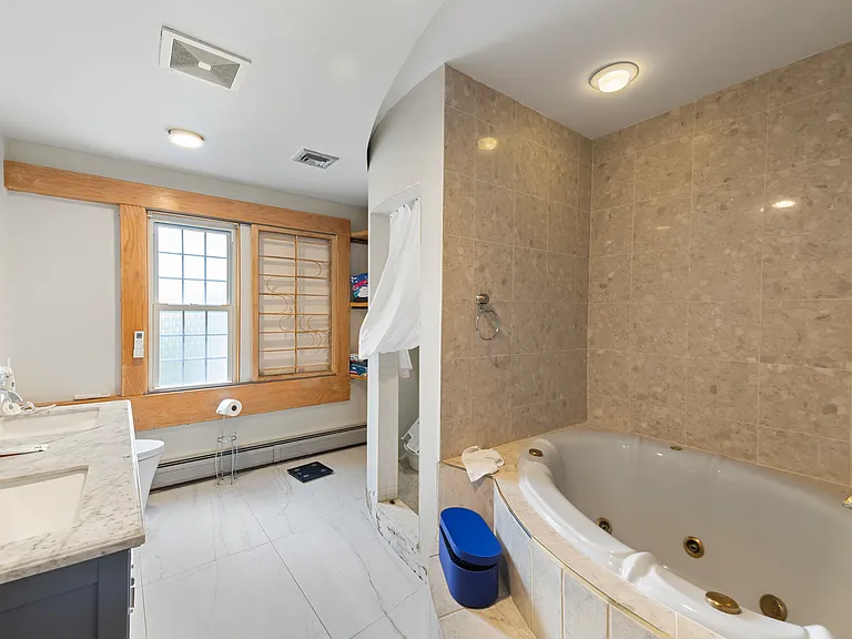 61 Glenwood Rd — Photo 7