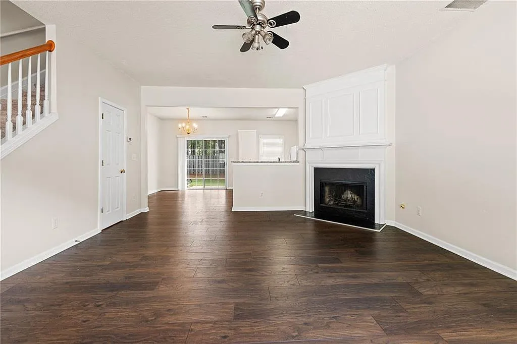 2 bed, 2.5 bath, 1428 sqft, $1,900 — Photo 4