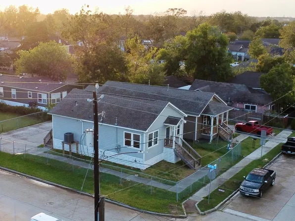 323 E Murrill St, Baytown, TX 77520