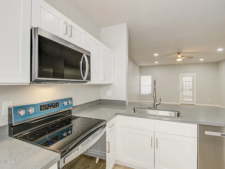 1600 N Saba St #169 — Photo 11