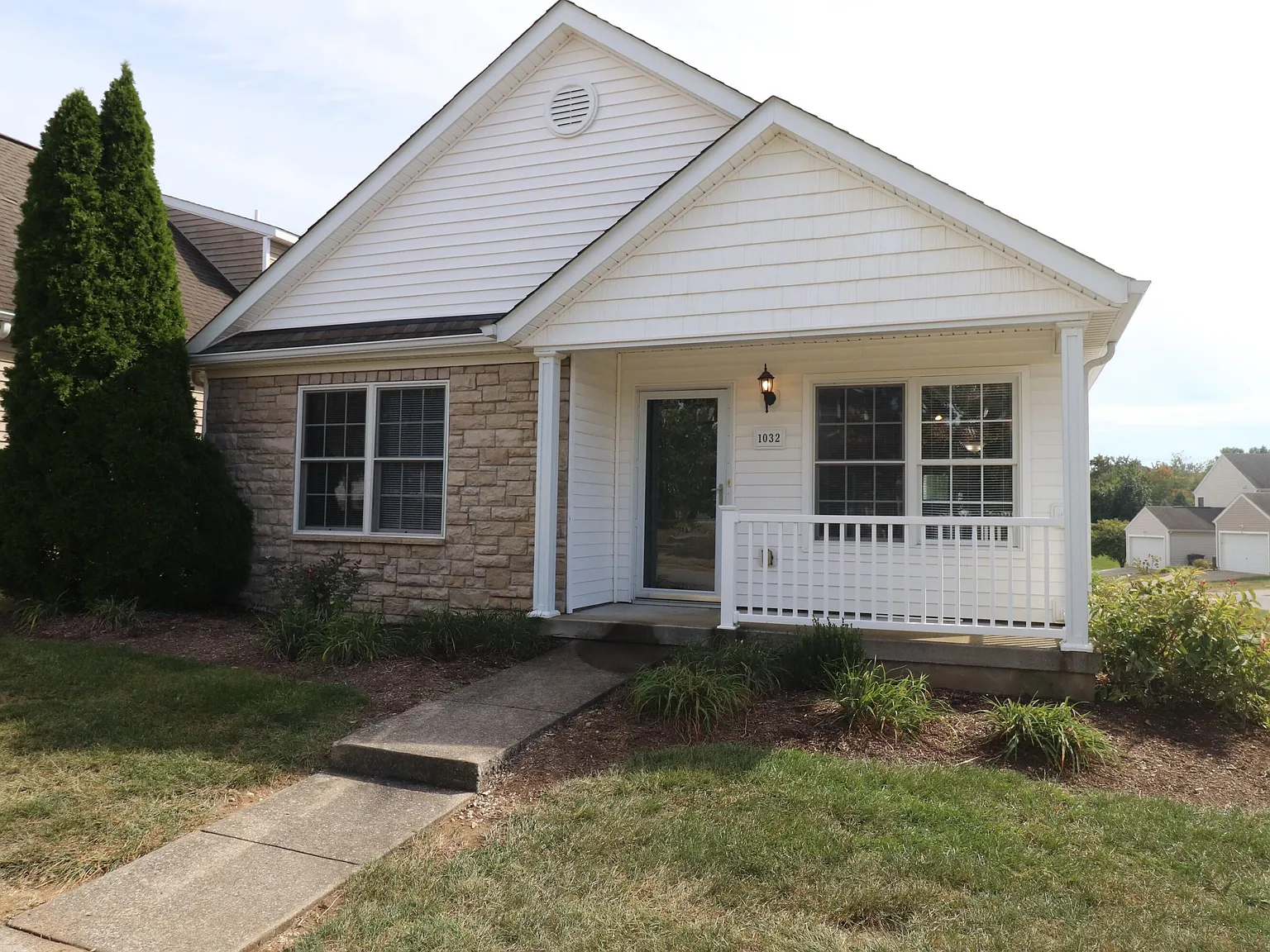 3 bed, 2.0 bath, 1211 sqft, $1,850 — Photo 2