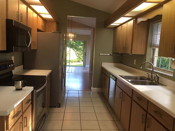 5th image of 516 Crooked Stick Dr