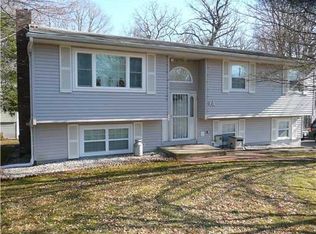 14 Rose Ln, Middletown, NY 10941