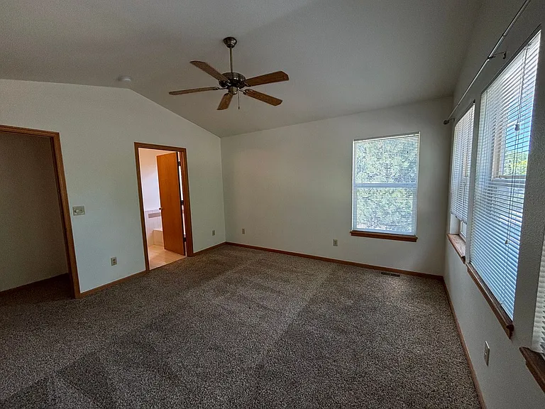 3425 Red Mountain Dr — Photo 21