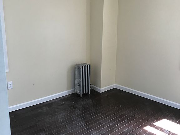 3rd image of 197-1 116 Ave