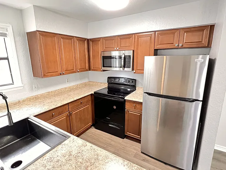 3043 Antique Oaks Cir #170 — Photo 11