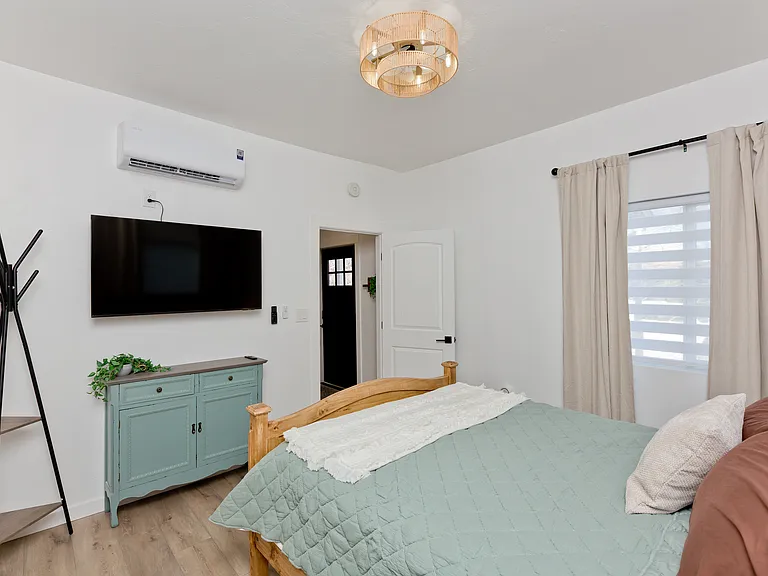 241 Gunnison Ave — Photo 6