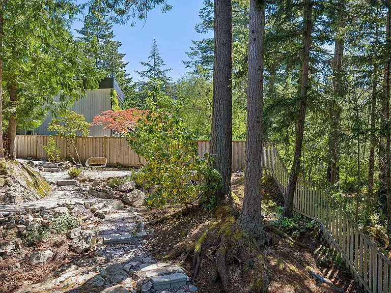 5620 Larson Pl — Photo 40