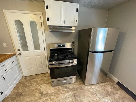 2nd image of 21 Elkhurst Dr