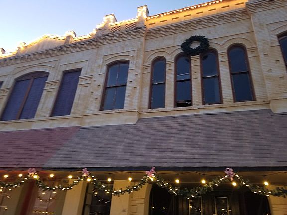 3rd image of 209 Main St