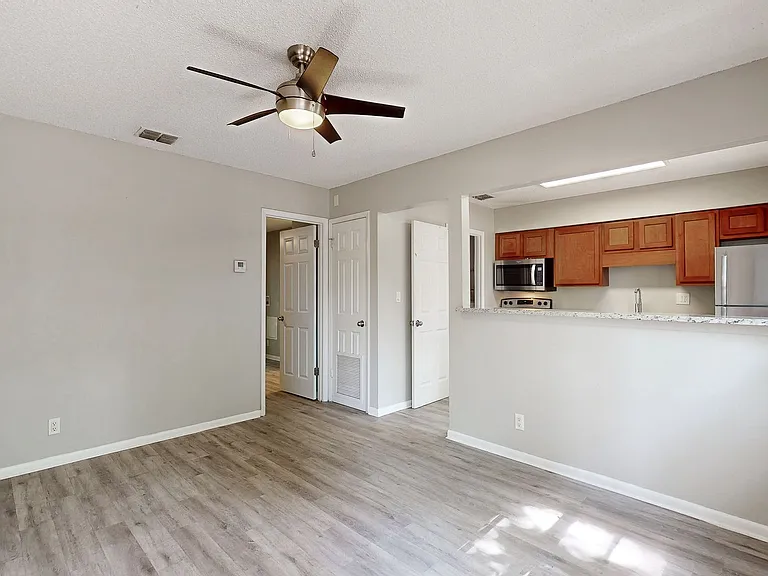 5404 101st St #2 — Photo 3