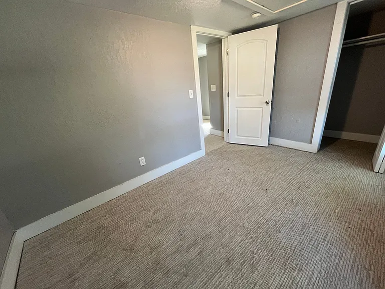 818 Charlotte St — Photo 20