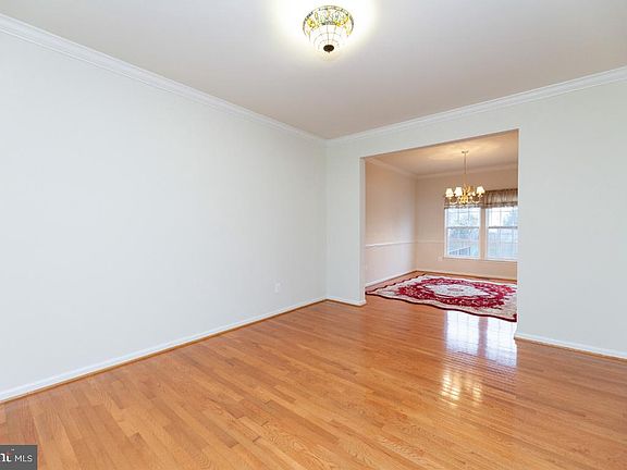 5th image of 10970 Southcoate Village Dr