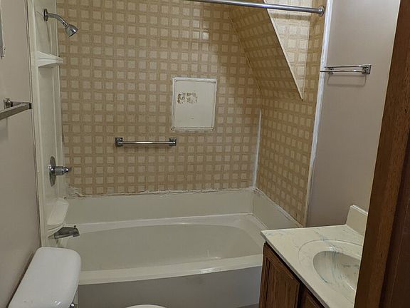 5th image of 104 Pine St #3
