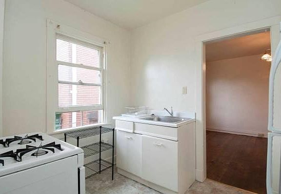5th image of 6541 Northumberland St Floor 2