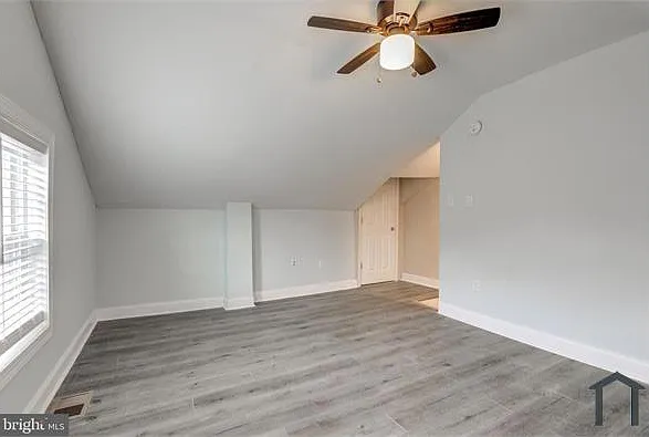 608 E 9th St #2 — Photo 12