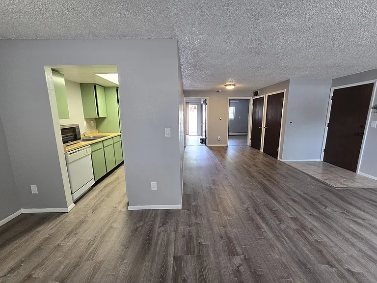 1140 Walnut Ave #8 — Photo 2