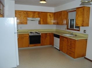 414 W 3rd St APT 2, Newberg, OR 97132