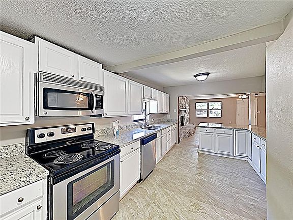 3rd image of 3011 Maplewood Ave
