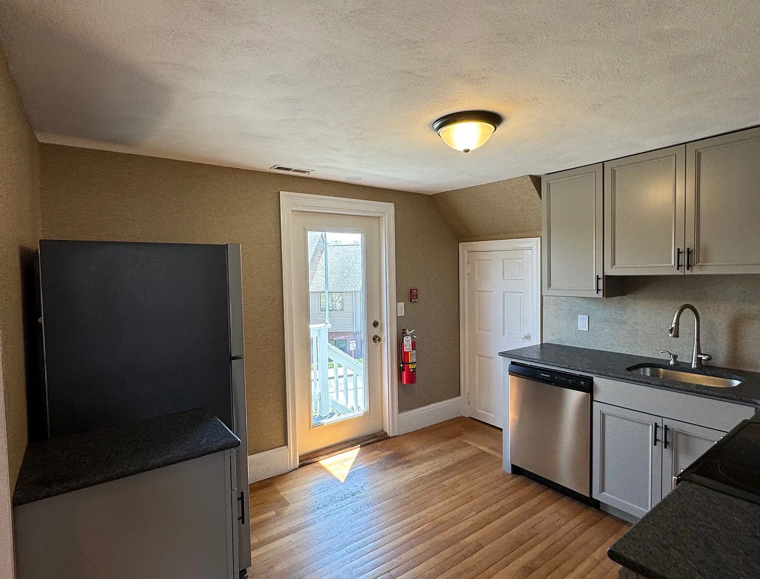 1 bed, 1100 sqft, $1,825 — Photo 4